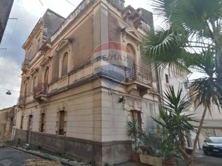 Casa Indipendente in Vendita a Lentini, 95'000€, 450 m²