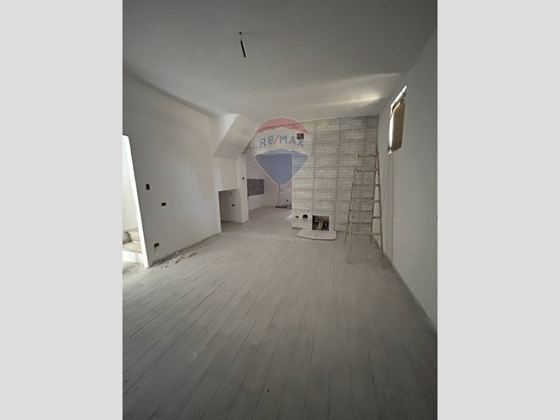 Casa Indipendente in Vendita a Caltanissetta, 18'000€, 216 m²