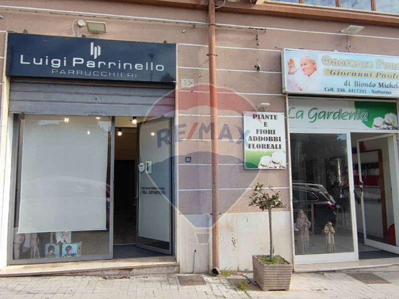 Immobile commerciale in Vendita a Caltagirone, 195'000€, 100 m²