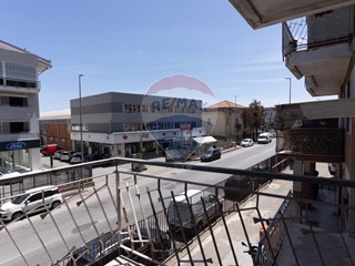 Appartamento in Vendita a Messina, 95'000&euro;, 137 m²