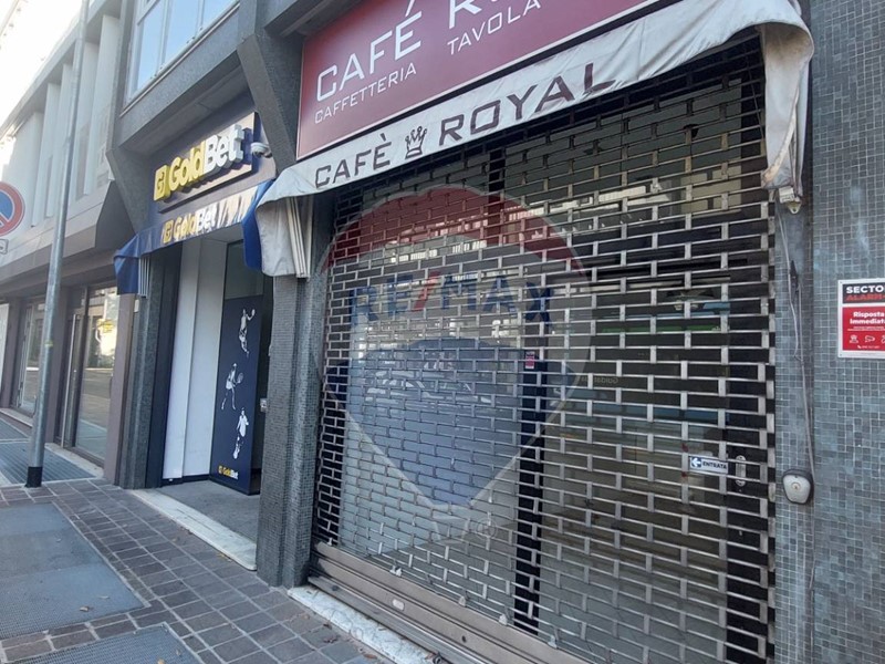 Negozio in Affitto a Monza, 1'400&euro;, 129 m²