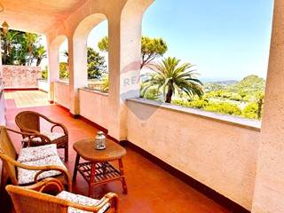 Villa in Vendita a Lacco Ameno, 440'000&euro;, 122 m²