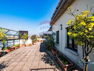 Attico in Vendita a Bergamo, 250 m²