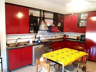 Appartamento in Affitto a Ancona, 980€, 140 m²