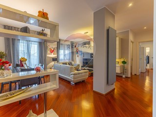 Appartamento in Vendita a Sassari, 299'000€, 157 m²