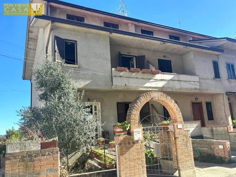 Villetta a schiera in Vendita a Campli, 110'000€, 154 m²