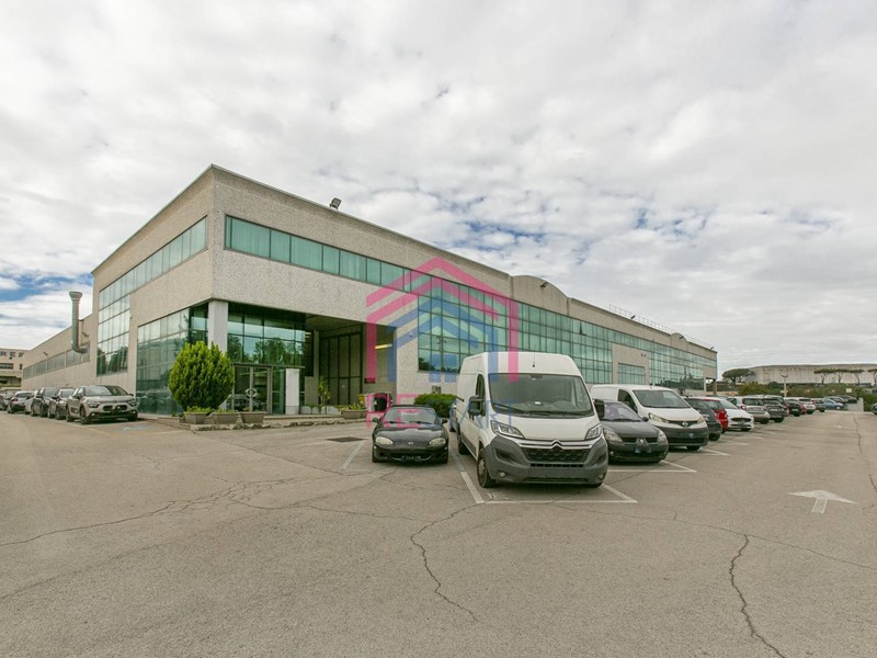 Ufficio in Affitto a Pomezia, 1'000€, 80 m²