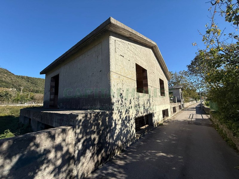 Villa in Vendita a Mercato San Severino, 500'000&euro;, 597 m²