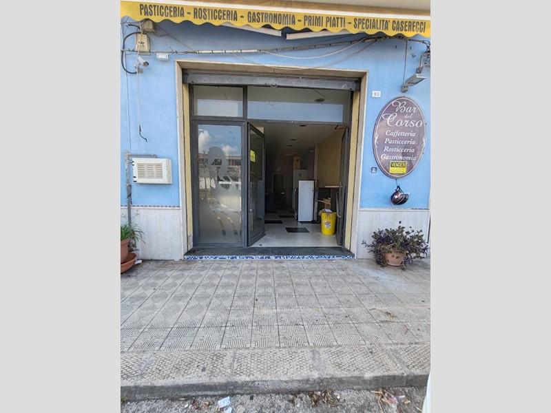 Attività commerciale in Vendita a Floridia, 80'000€, 106 m²