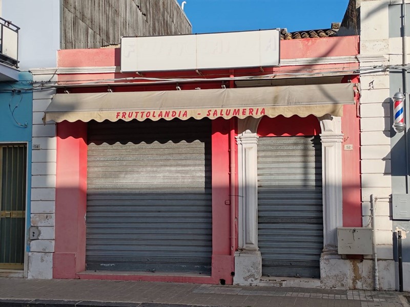 Attività commerciale in Vendita a Floridia, 97'500€, 101 m²