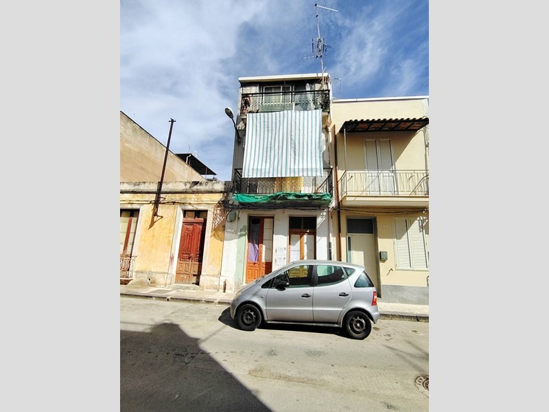 Casa Indipendente in Vendita a Floridia, 63'000€, 140 m²