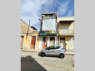 Casa Indipendente in Vendita a Floridia, 63'000€, 140 m²