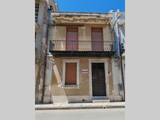 Casa Indipendente in Vendita a Floridia, 98'000€, 300 m²