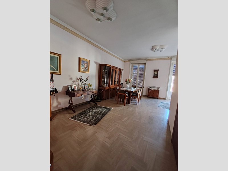 Casa Indipendente in Vendita a Floridia, 185'000€, 360 m²