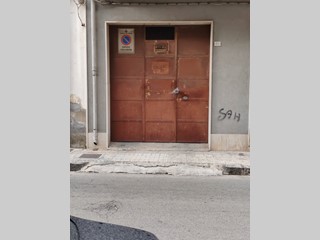 Magazzino in Vendita a Floridia, 85'000€, 322 m²