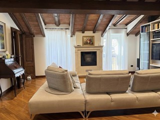 Trilocale in Vendita a Mantova, 580'000€, 220 m²