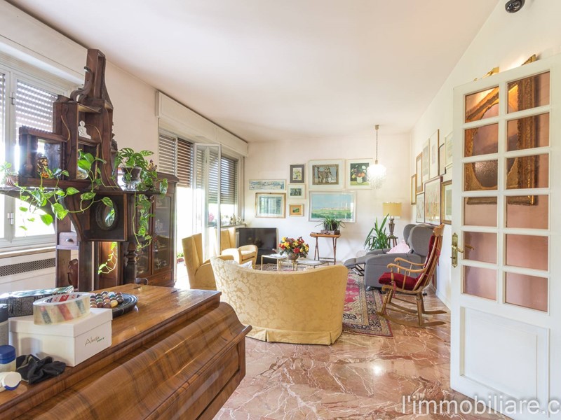 Appartamento in Vendita a Verona, 350'000€, 271 m²