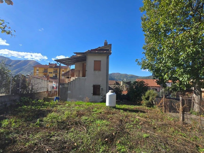 Casa Semi Indipendente in Vendita a Santa Lucia di Serino, 69'500&euro;, 165 m²