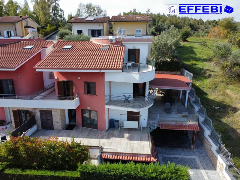Casa Semi Indipendente in Vendita a Rende, 330 m²