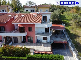 Casa Semi Indipendente in Vendita a Rende, 330 m²