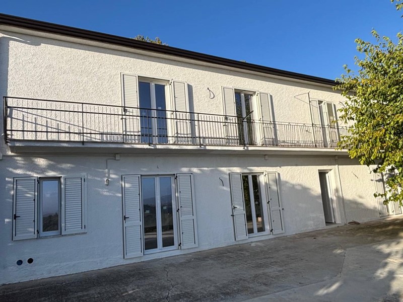 Casa Indipendente in Vendita a Apice, 200 m²