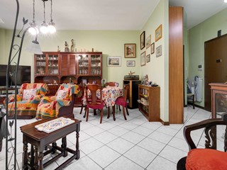 Quadrilocale in Vendita a Saronno, 205'000&euro;, 120 m²