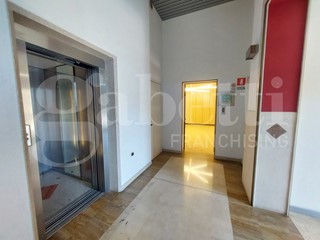 Ufficio in Affitto a Treviso, 1'800&euro;, 220 m²
