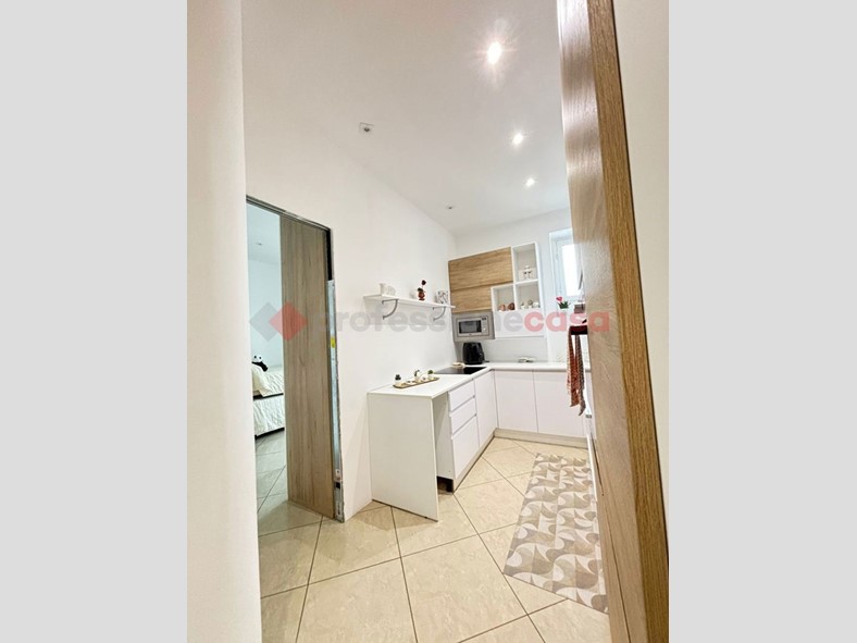 Trilocale in Vendita a Bari, 128'000€, 75 m²