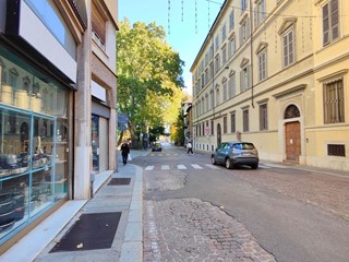 Negozio in Vendita a Piacenza, 118'000€, 179 m², arredato