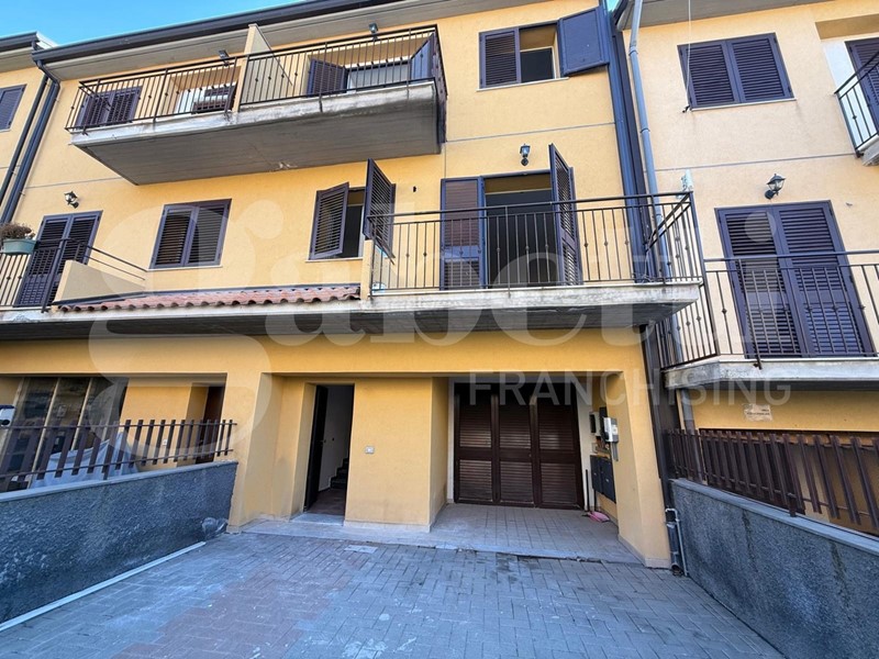 Villetta a schiera in Vendita a Mascalucia, 235'000€, 165 m²