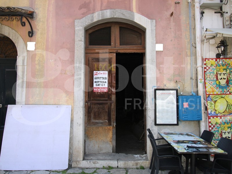 Negozio in Affitto a Taormina, 100 m²