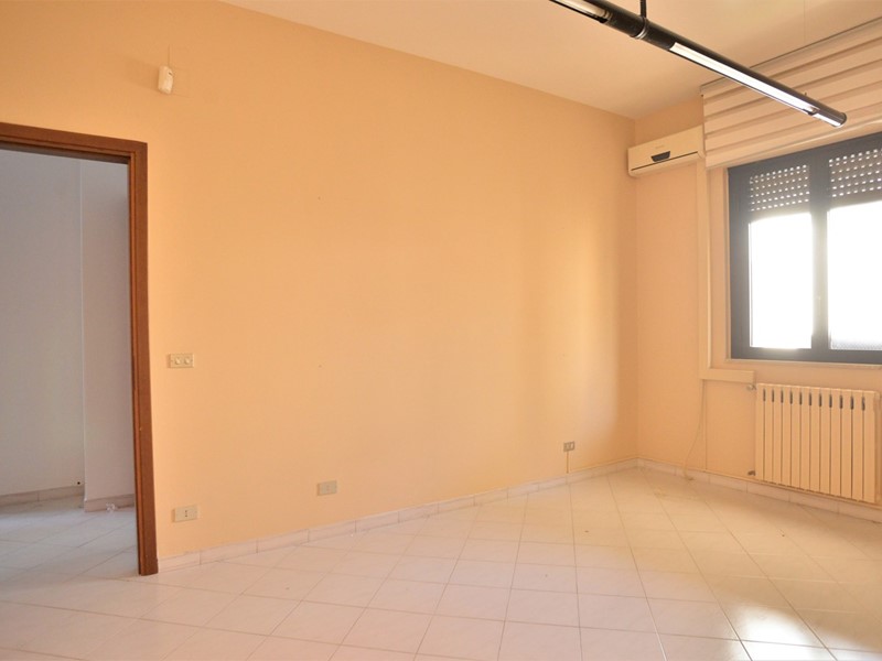 Ufficio in Vendita a Modugno, 130'000€, 90 m²