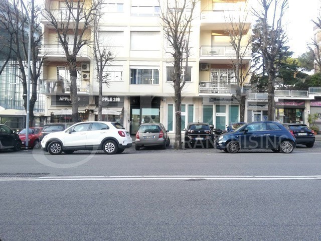 Negozio in Affitto a Roma, 1'900&euro;, 30 m²
