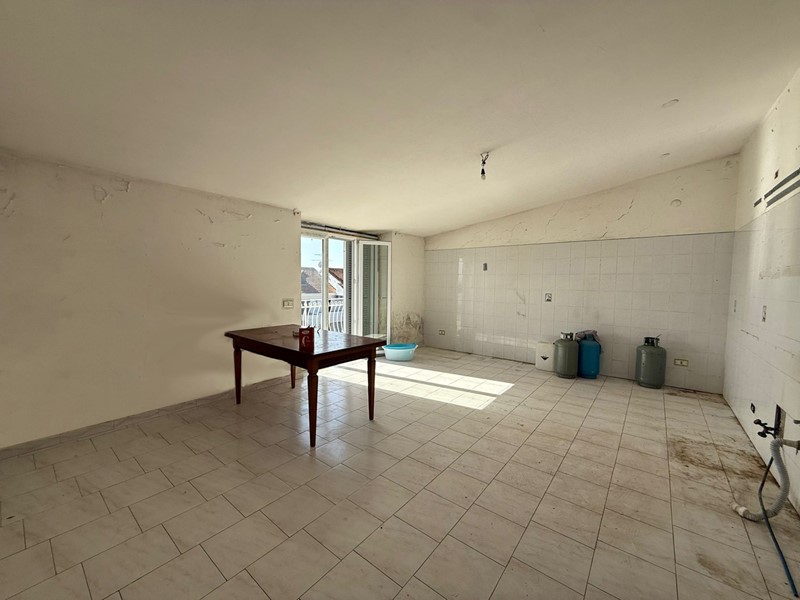 Trilocale in Vendita a Giugliano in Campania, 158'000&euro;, 120 m²