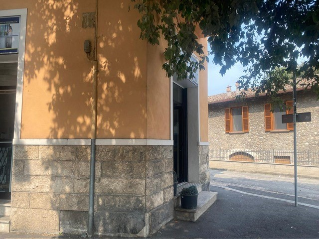 Negozio in Vendita a Terni, 90'000&euro;, 120 m²