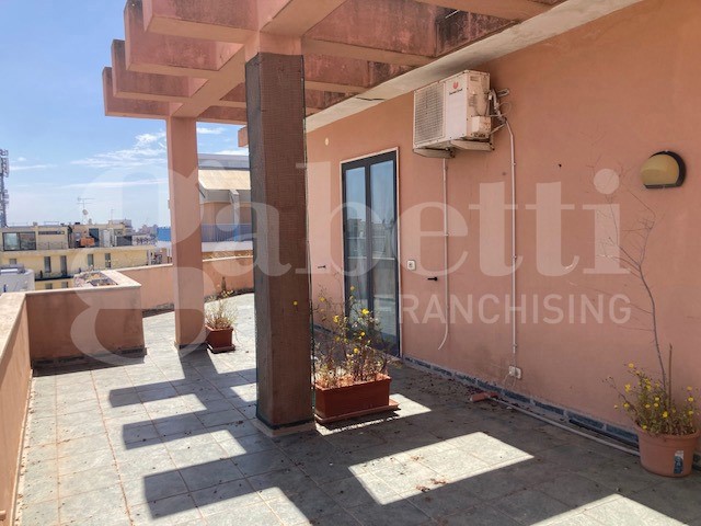 Attico in Affitto a Brindisi, 750€, 80 m², arredato