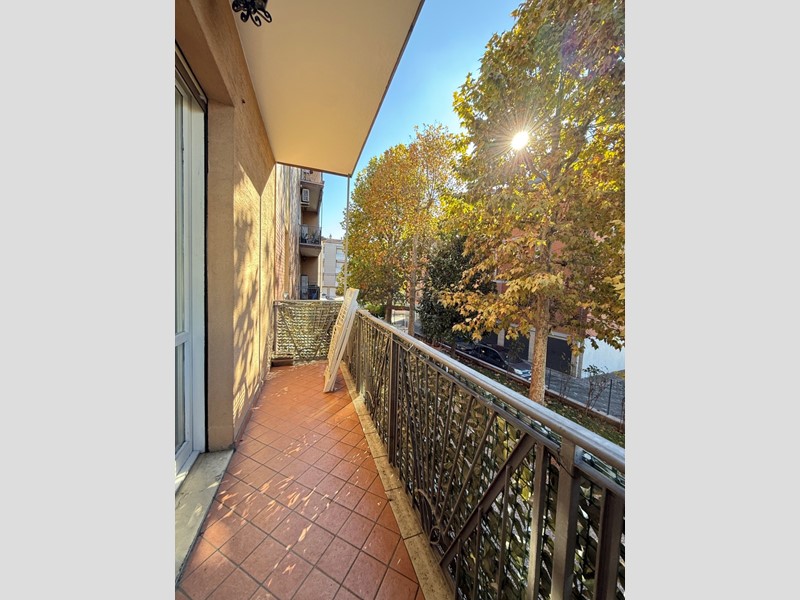 Appartamento in Vendita a Modena, 200'000€, 117 m², arredato, con Box