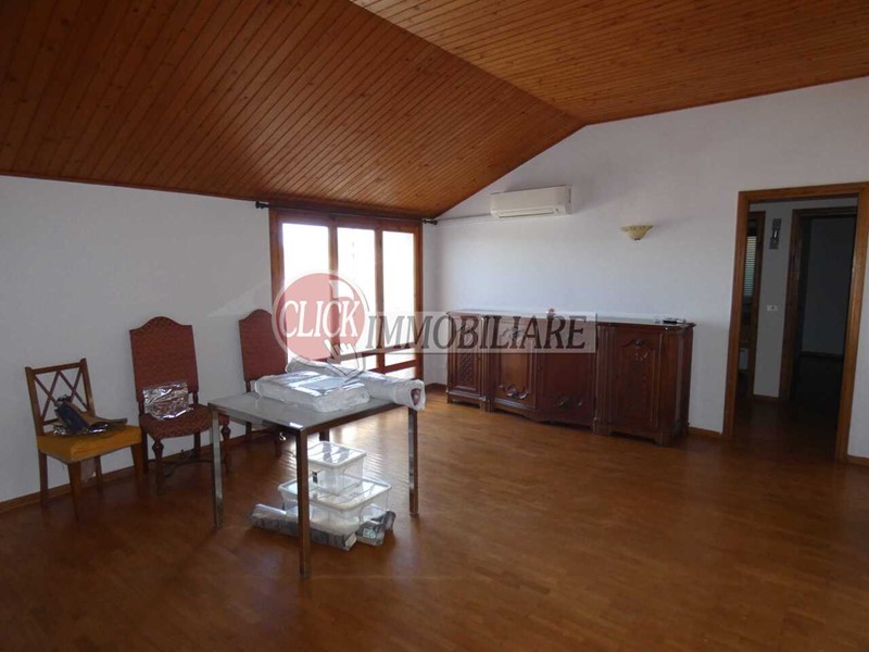 Quadrilocale in Vendita a Borgo San Lorenzo, 285'000€, 75 m², con Box