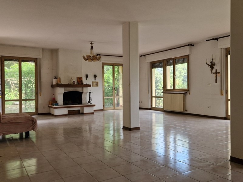 Casa Indipendente in Vendita a Perugia, 330'000€, 422 m², arredato