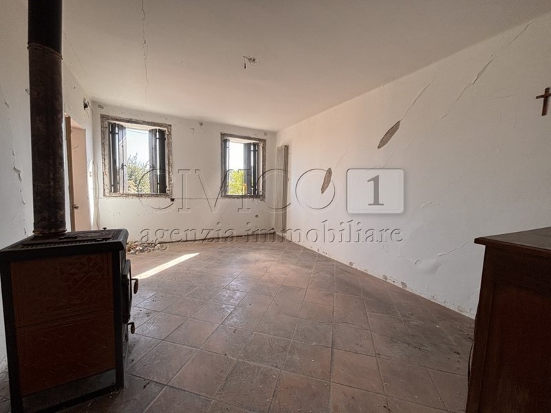 Casa Semi Indipendente in Vendita a Longare, zona Lumignano, 30'000&euro;, 132 m²