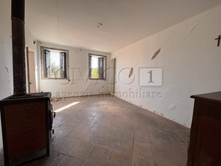 Casa Semi Indipendente in Vendita a Longare, zona Lumignano, 30'000&euro;, 132 m²