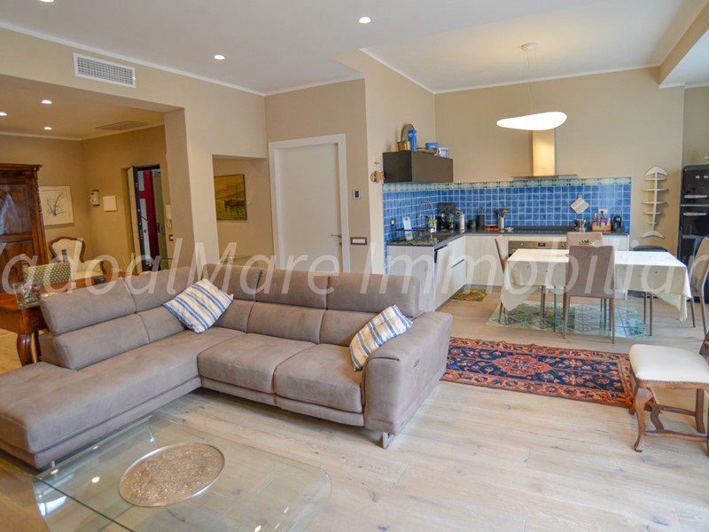 Trilocale in Affitto a Vado Ligure, 900€, 115 m², arredato