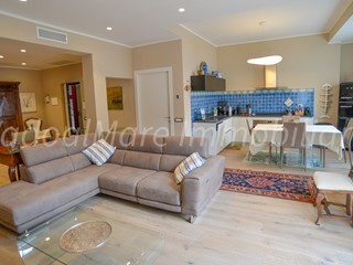 Trilocale in Affitto a Vado Ligure, 900€, 115 m², arredato