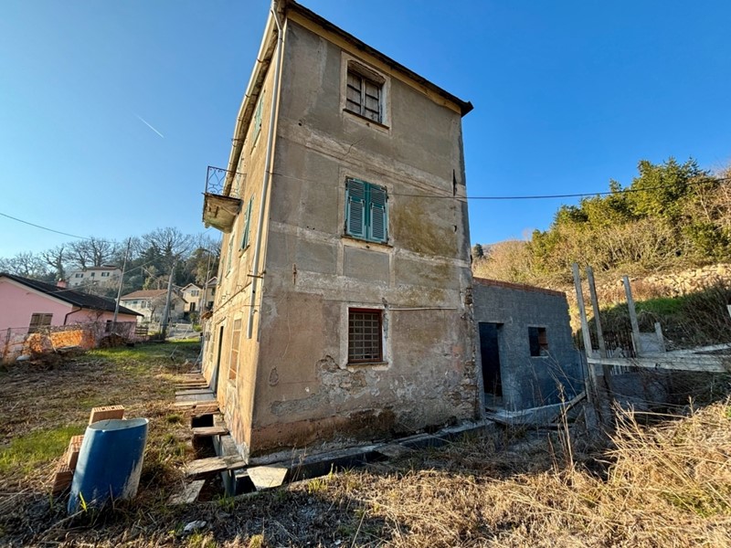 Casa Indipendente in Vendita a Genova, zona Struppa, 148'000€, 200 m²