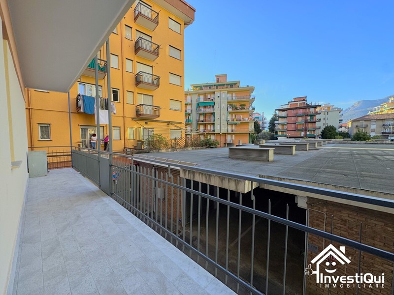 Trilocale in Vendita a Borghetto Santo Spirito, 245'000€, 65 m², arredato, con Box