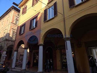 Ufficio in Vendita a Bologna, zona 10.Galvani, 300'000€, 70 m²