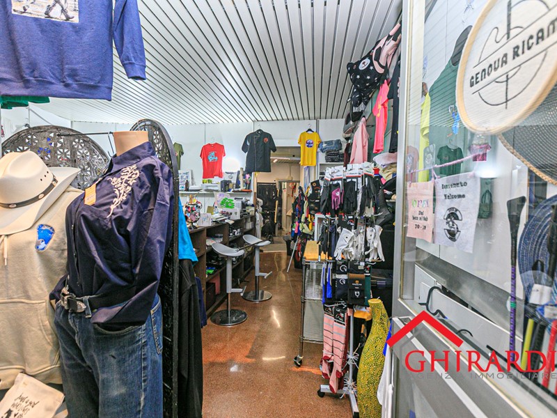 Attività commerciale in Vendita a Genova, 75'000€, 95 m², arredato