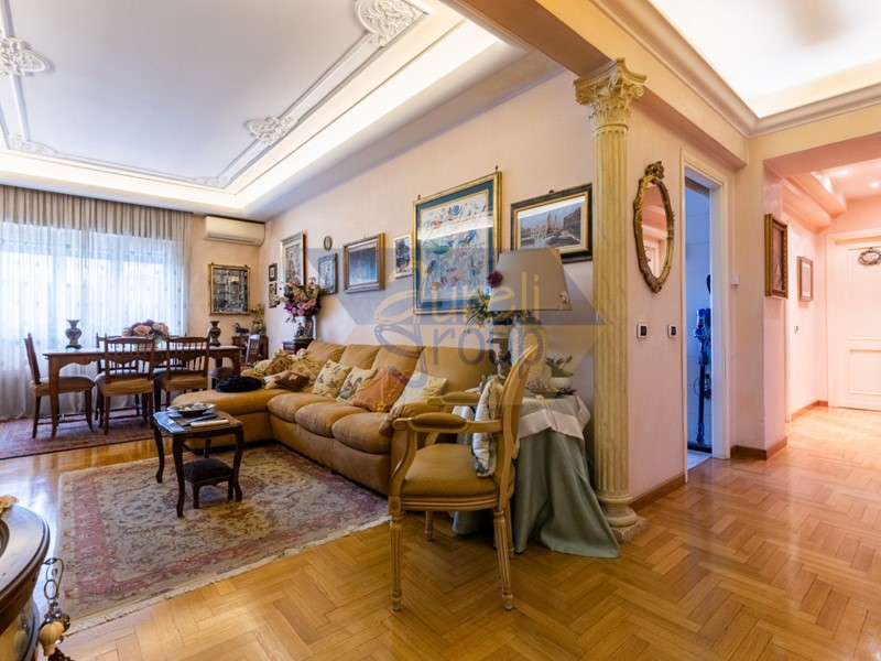 Trilocale in Vendita a Roma, zona Tuscolano, 378'000€, 102 m²