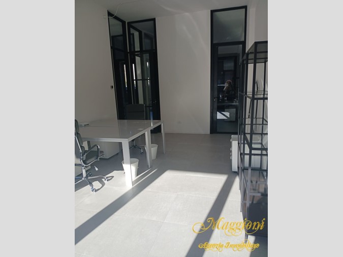 Ufficio in Affitto a Parma, 740€, 16 m²