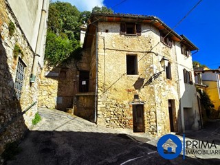 Casa Indipendente in Vendita a Terni, 65'000&euro;, 133 m²